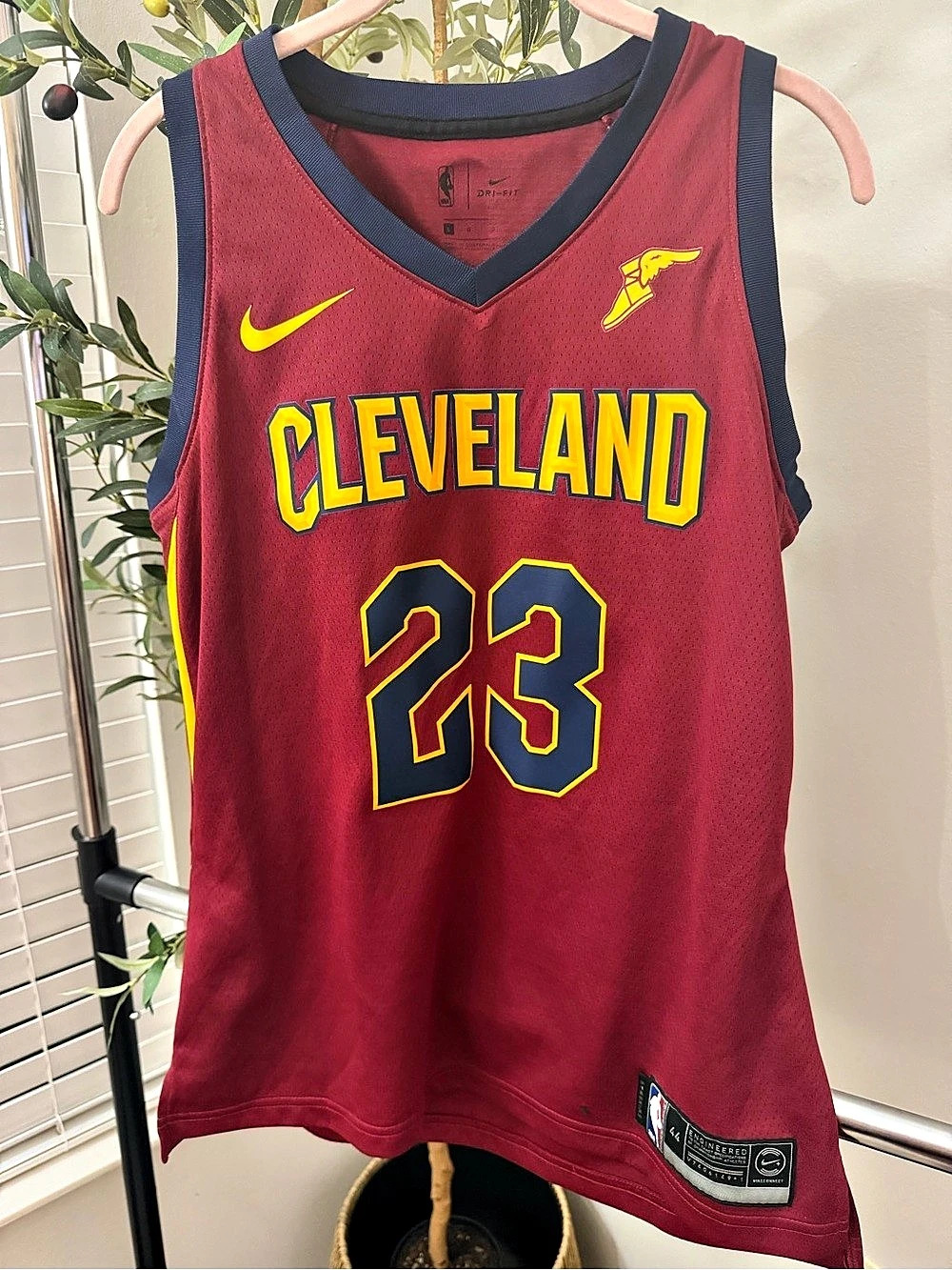 Nike LeBron James Cleveland Cavaliers #23 jersey NBA Jersey Red Size Large